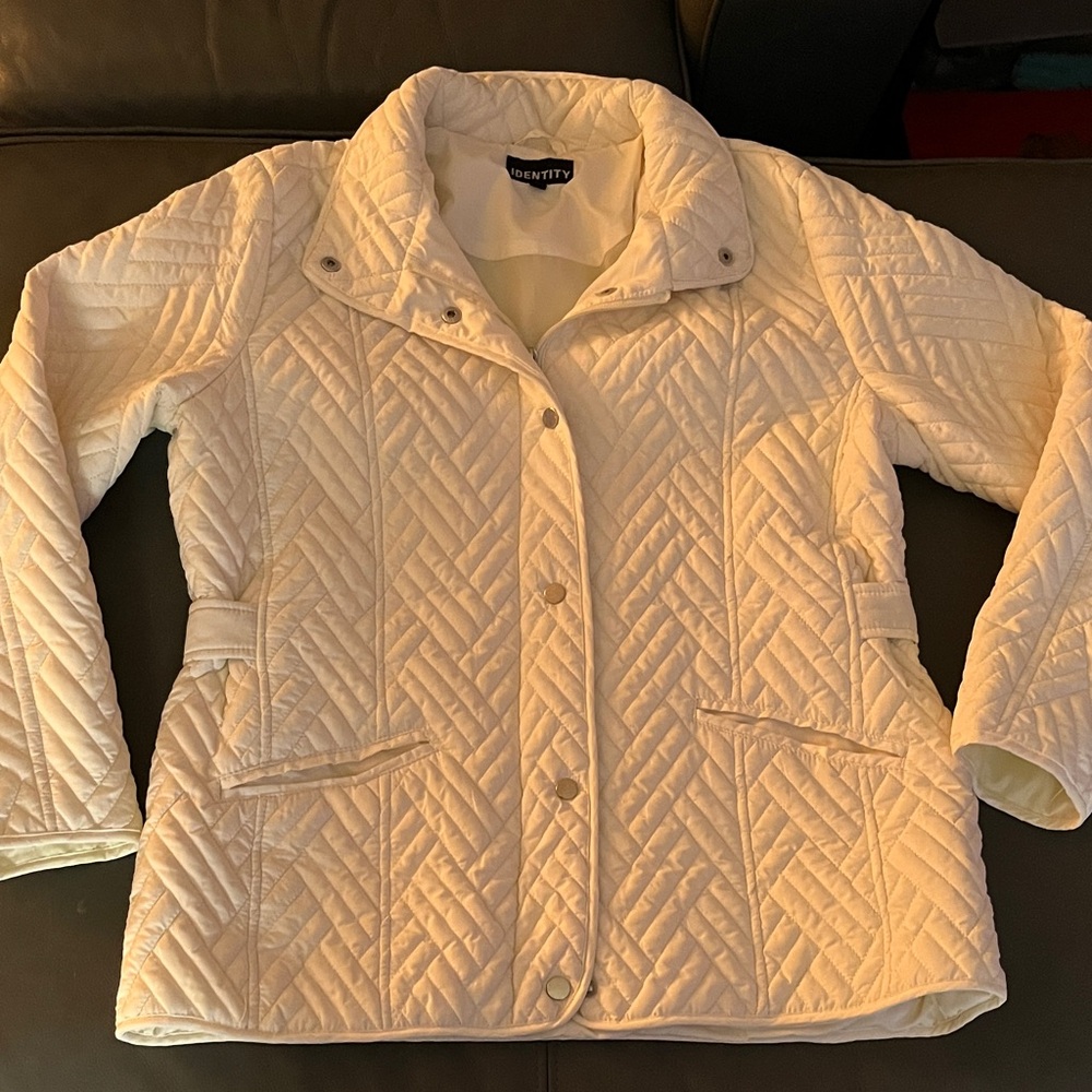 Identity Women's Quilted Puffer Jacket - white.